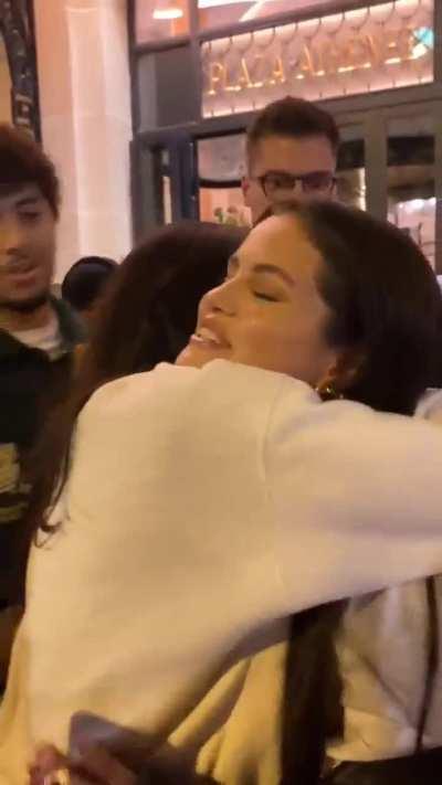 Hugging fan selena 
