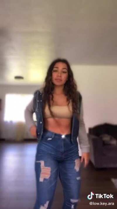 Got her OF shit too cashapp $faraiwoza