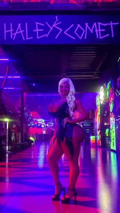 She Had It All: Big Ass, Boobs, Booty, Fake Ass, Fake Tits, and Porn! See What Happened When She Put It All Together!