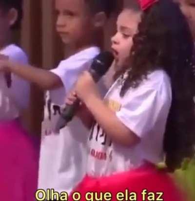 eu sou a Laura😁, eu vou cantar a baleia🥰