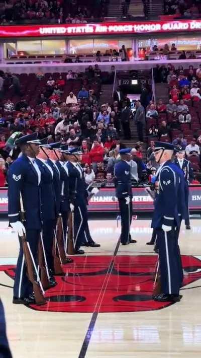 Airmen pull off crazy gauntlet drill at Bulls game