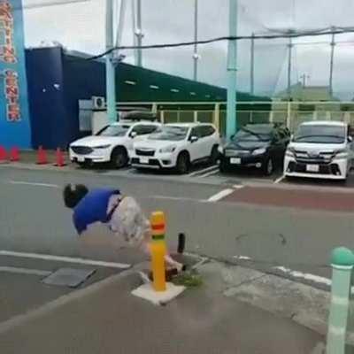 To jump onto a pole