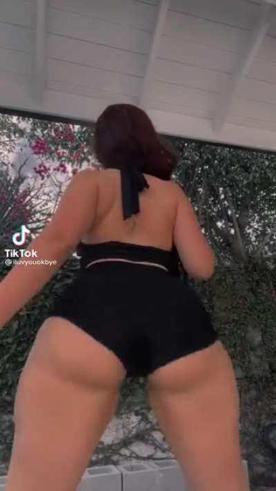 Thick ass Pawg Coco twerking