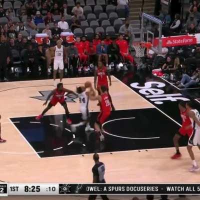 [Highlight] Devin Vassell: 25 points, one half.