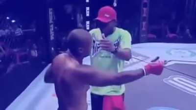 Nasty leg break in MMA fight, respectful opponent