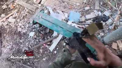 Ua pov: Ukraine soldier Vitali gives an update about Bakhmut and shows combat footage.