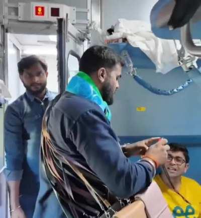 This salesman has some extraordinary playful skills