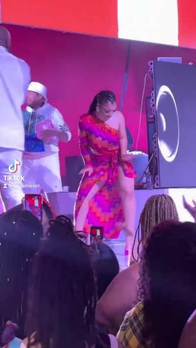 Chloe killin 'em by deboi317