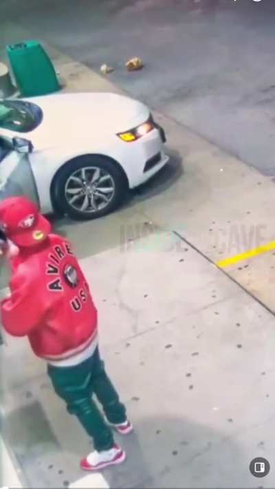 So this what yall doing in Chicago over flat ass and weed? Yall gotta do better!