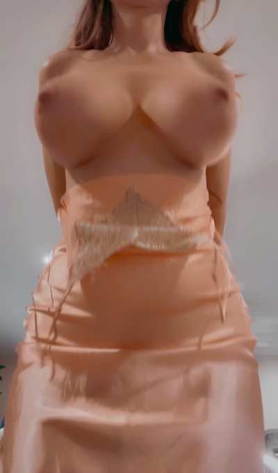 My big 34DDD boobs on my big 6 foot tall body