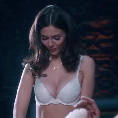 I wouldn't mind a handjob from Victoria Justice