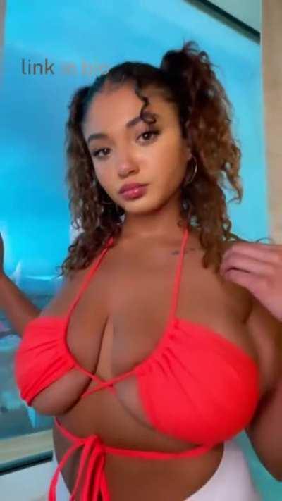 Heaven Roxy (@natural.roxy)