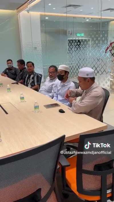 Sunway Seberang Jaya Mall are not allowed to sell alcohol openly...what is the problem with Pas Islam...?