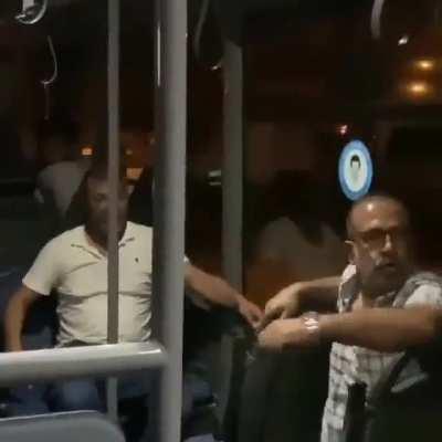 Kayseri'de bir vatandaş otobüste isyan etti ve 