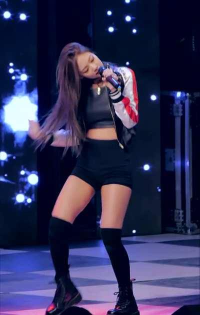 Yes baby girl keep doing that fuck 🥵🥵👅👅