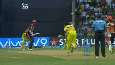 Rare Instances of Deathrattling on the very first bowl of an ipl match. ( Lord UMESH'S twin strike)