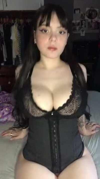 Such a slut on the internet... no one even suspects