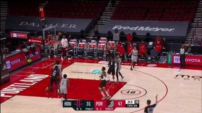 [Highlight] Anfernee Simons drills the three, giving the Blazers 50 points in the opening quarter. The Blazers had 71/75/100 shooting splits for the quarter.