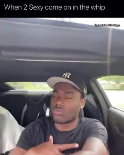 And i be lookin back too 💅🏾