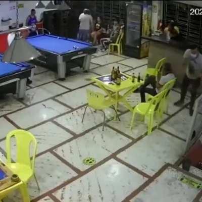 Two Thieves vs. A Room Full Of Pool Players...