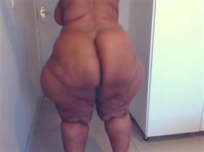 Spreading and clapping this huge ass