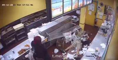 Unsatisfied customer jumps the counter and gets pummeled