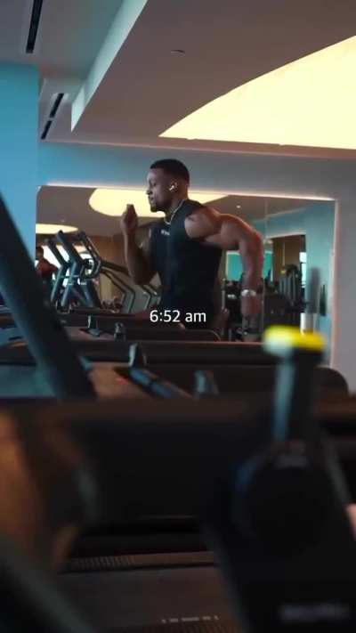 Average Redguard morning in Foreign Quarter, Vivec City circa 3E 427