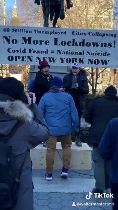 Meanwhile in NYC : Man crashes Trump/QAnon rally for a bit of free speech.