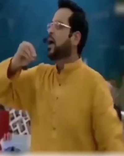 King booby showing levels!