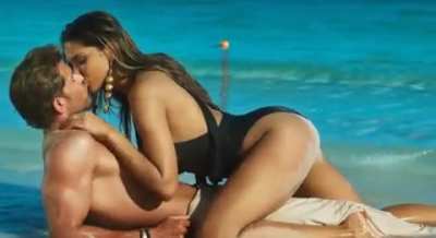 Deepika kissing Hrithik Ai