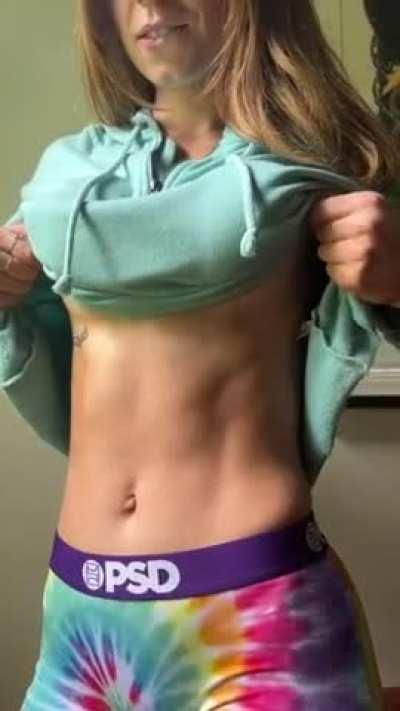 I want to show you what I'm hiding under my gym clothes 🦊