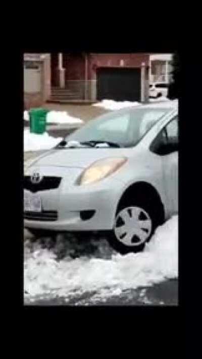 Guy attempted to steal a package gets stuck in snow