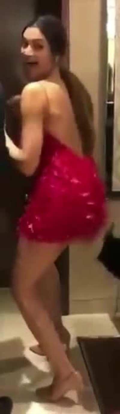 Deepika Padukone sexy booty shake