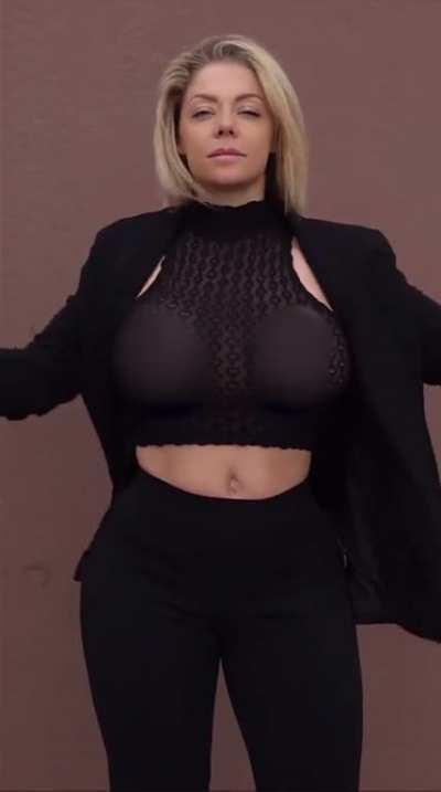 Missmiafit (5’7) Will she ever post the uncensored version? Please god.