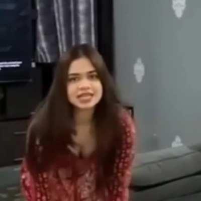 Amisha showing her cleavage 