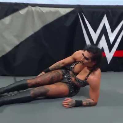 Dm to chat about Mami 😩 