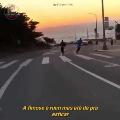 Esse vídeo e mais antigo que a rainha Elizabeth, mas vê de novo ai arrombado