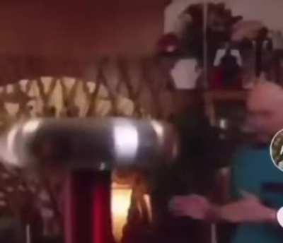 WCGW Playing with tesla coil at home?