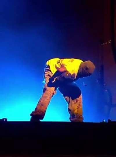 he stay throwing it back