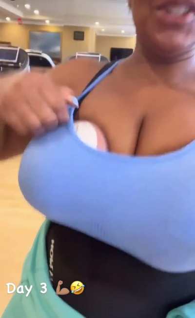 Ashanti before using the stairmaster | IG story 9/24/24