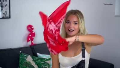 Jule im Top... Video: „ DIE SCHLIMMSTEN FESTIVAL STRUGGLES...“