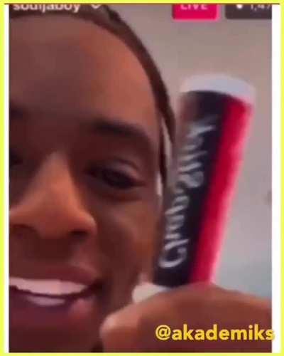 Simpson Rd street legend Soulja Boy dissing Playboi Carti... 'Y'all fans need to stop coming at me.I'm a real street gangsta, while yo favorite rapper put lipsticc n finger nail polish on. But y'all fans don't say nun bout that tho'