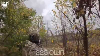 Ukrainian soldiers (mortar crew) of the Black Swan Battalion of the 225th Assault Regiment defended themselves against Russian FPV drone. Dobropillya direction, Donetsk Oblast. October 2025. Published 17.10.2025