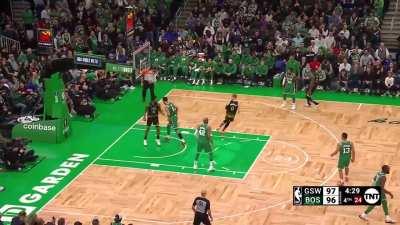 [Highlight] Professional scorer Draymond hits the gorgeous 3 pointer