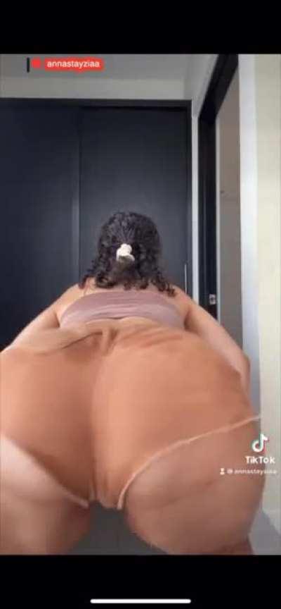 Annastayzia unseen Patreon twerk gif