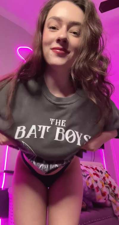 Say “Hi” if you’d be happy to receive my nudes :)