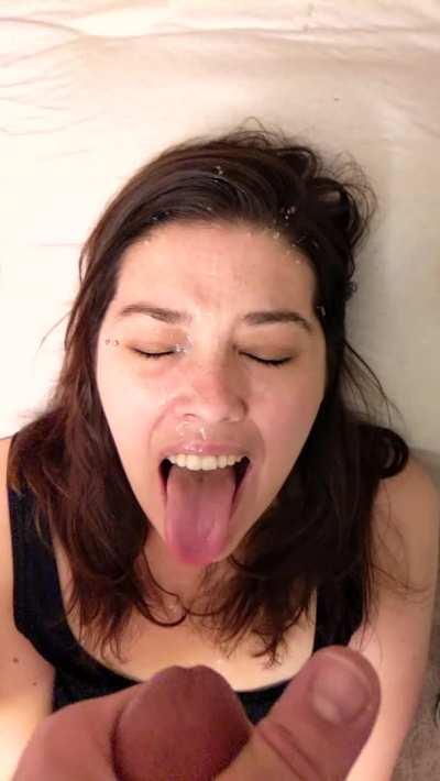 I love when it pools up in my eye hehe😘🤤 I tried to open them lol