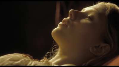 21 Years Old Scarlett Johansson with 38 year old. 17 year age gap in ‘The other Boleyn girl’ (Part 1)