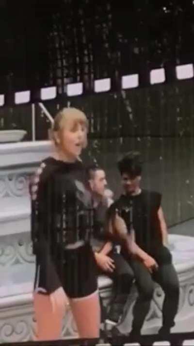 Sexy at REP tour rehearsals 🔥🤤