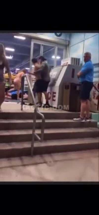 unfortunately I don't know what exactly happened. got the video from kaitoc. it would be exciting to know the background